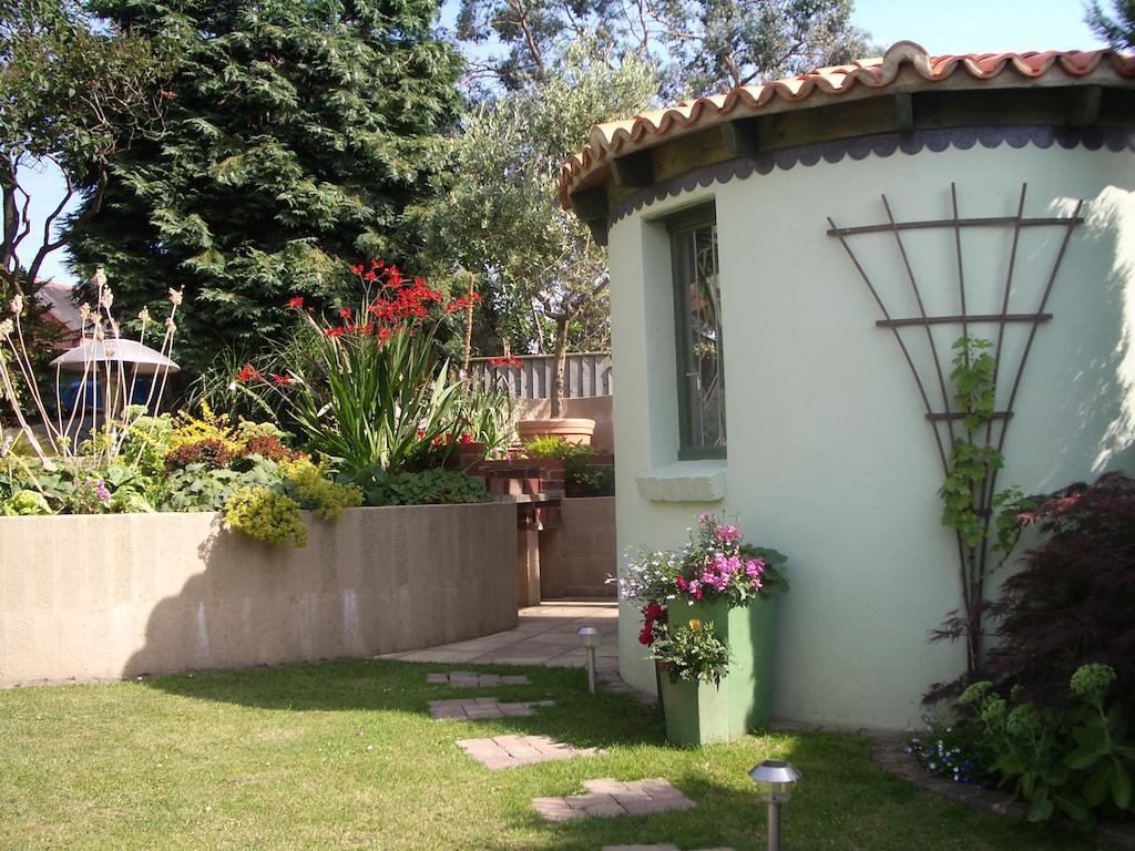 Weston Cottage Пул Екстериор снимка