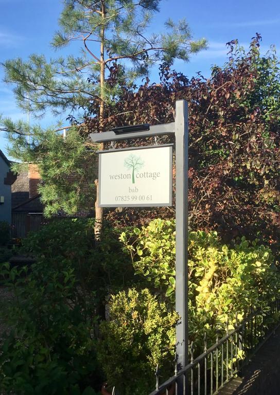 Weston Cottage Пул Екстериор снимка
